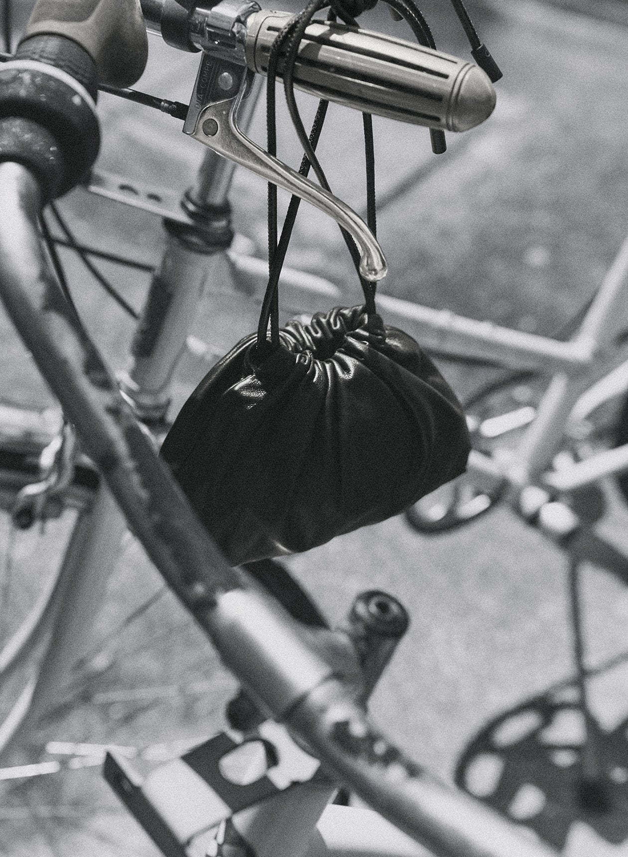 Ca30-JunD1-Product-Feature-Bags-2