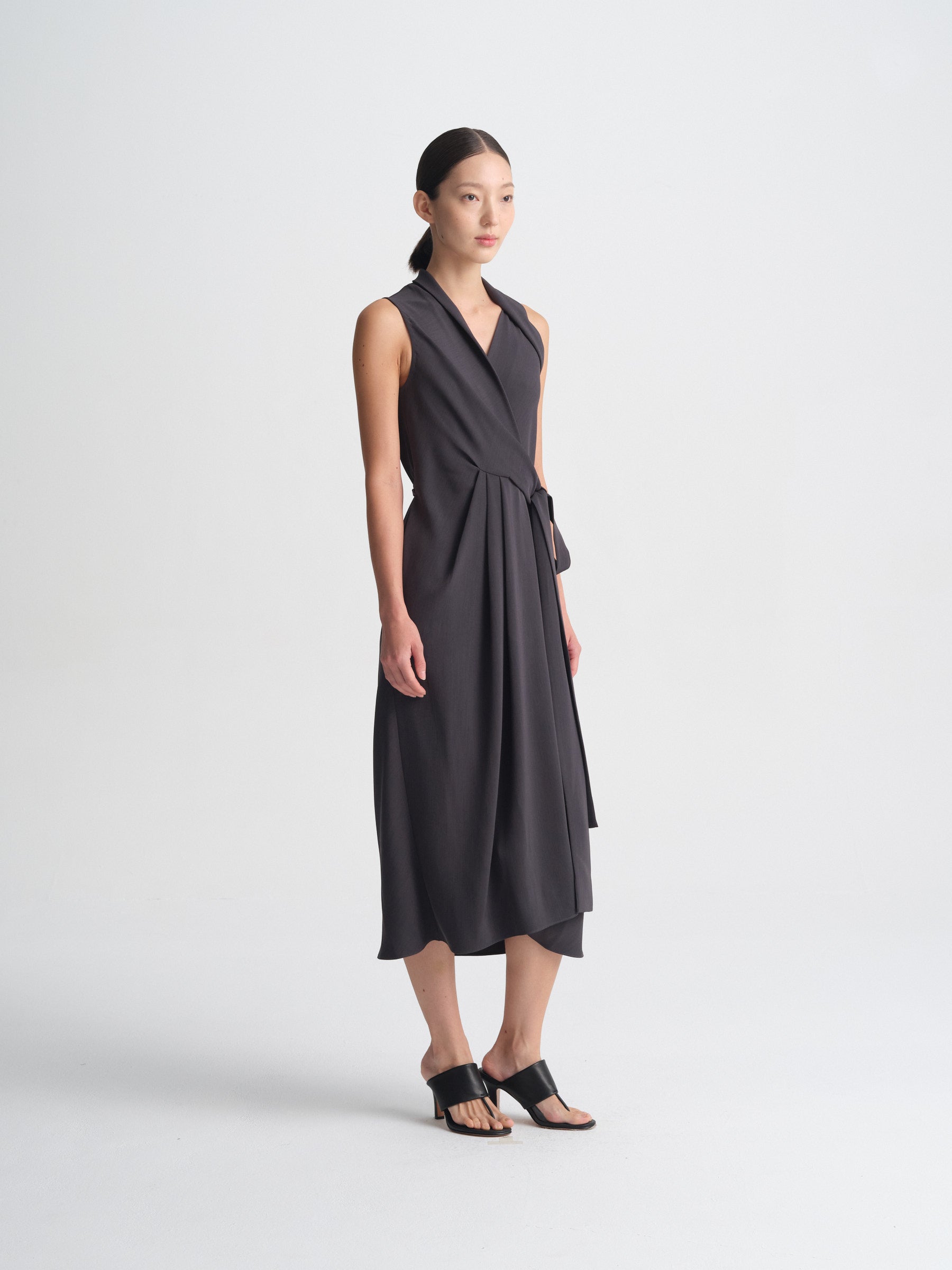 IGC_CAP_30_015-1010_Vanessa_Dress_Charcoal_0592