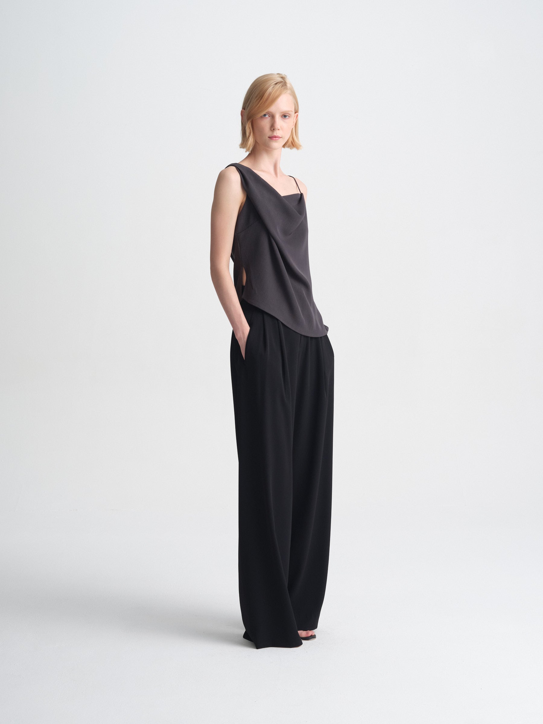 IGC_CAP_30_022-2619_Iris_Top_Charcoal_0817