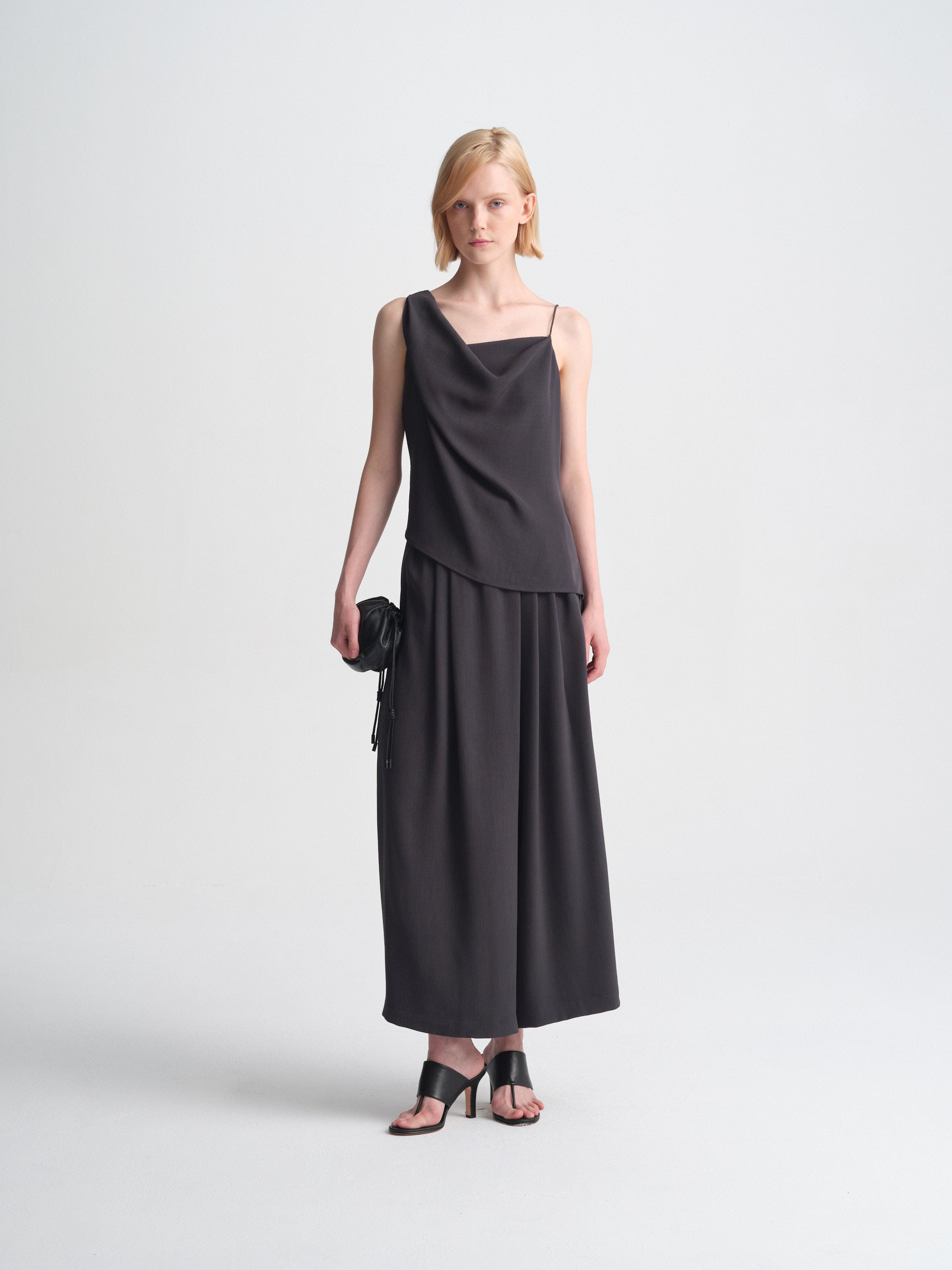 IGC_CAP_30_024-1799_Rita_Pants_Charcoal_0905