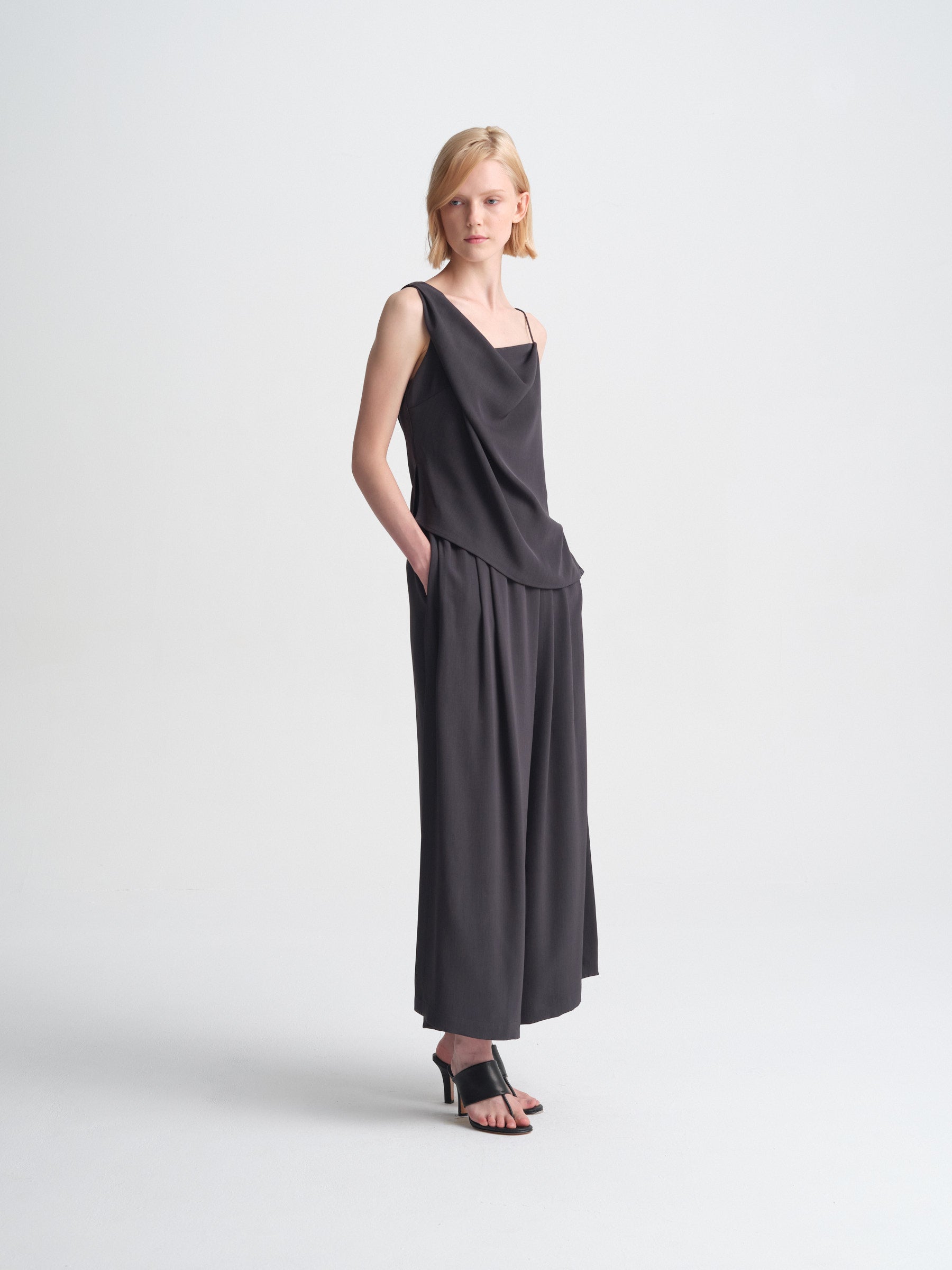 IGC_CAP_30_024-1799_Rita_Pants_Charcoal_0914