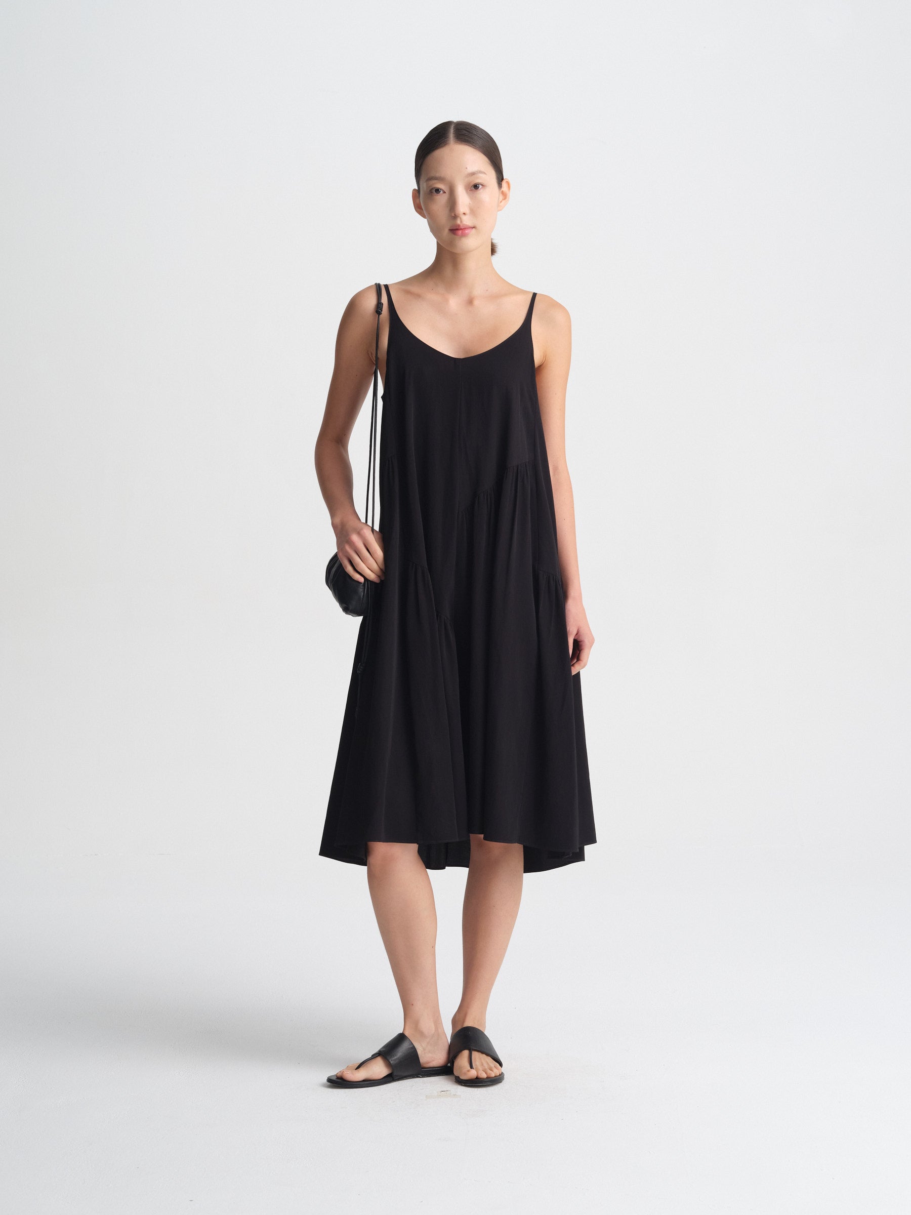 IGC_CAP_30_041-954_Amber_Dress_Black_1751