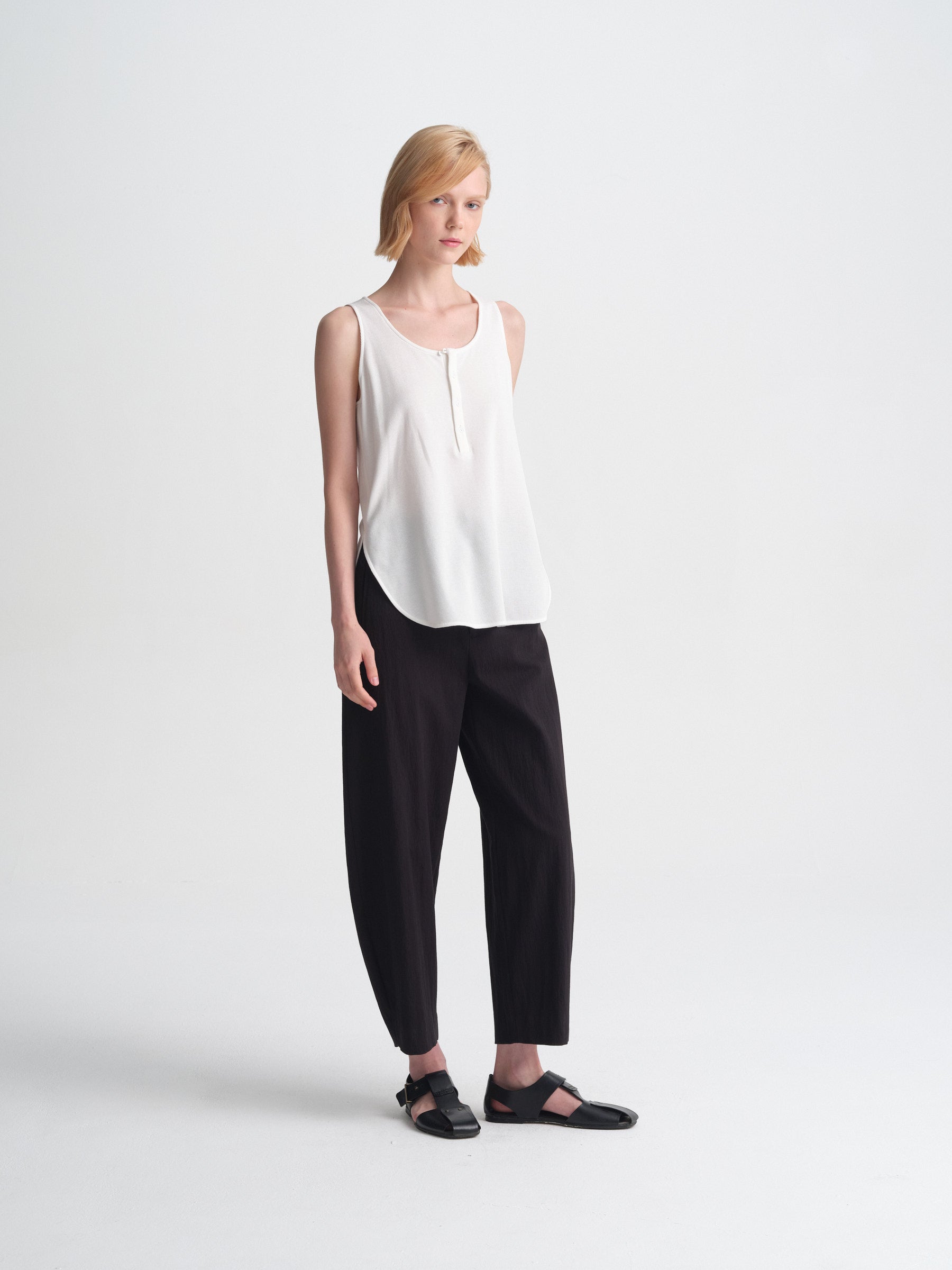 IGC_CAP_30_050-2847_Lou_Top_White_2188