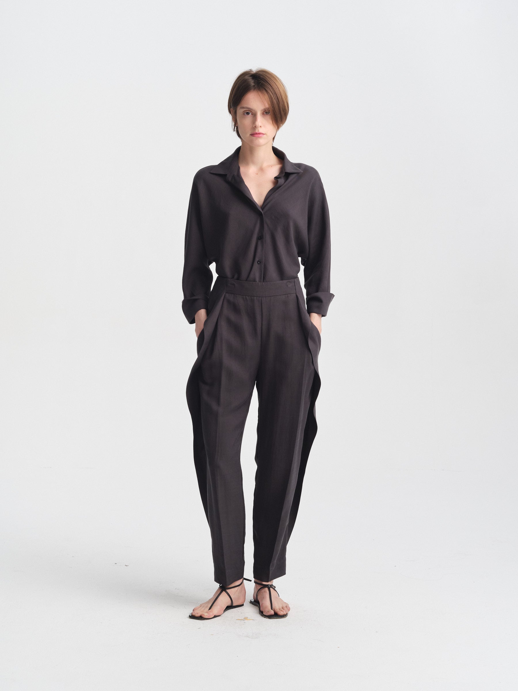 IGC_CAP_30_LB_17JUN2026_059-356_Raquel_Pants_Charcoal_3859